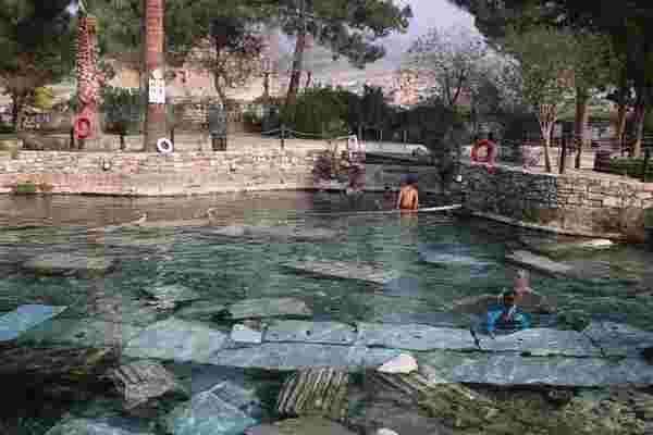 Pamukkale de kış ortasında antik havuzda yüzme keyfi #4