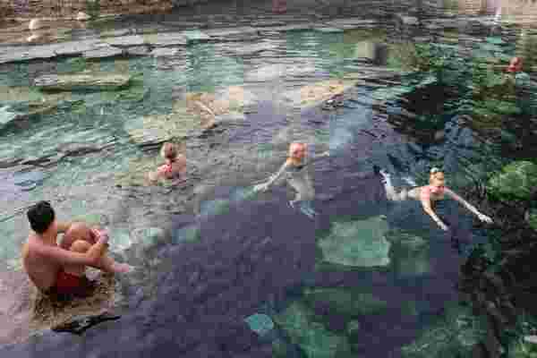 Pamukkale de kış ortasında antik havuzda yüzme keyfi #8