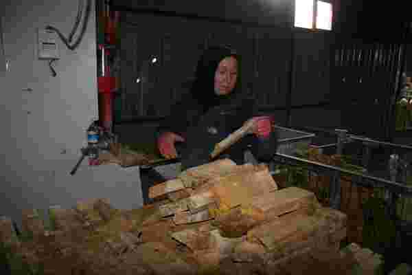 Afyonkarahisar da tonluk mermerleri kadınlar işliyor #3