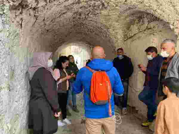 Mardin in ilçesi Derik turistleri ağırlamaya devam ediyor #1