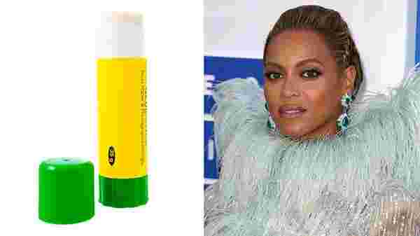Beyonce kaş jeli yerine stick yapıştırıcı kullanıyor