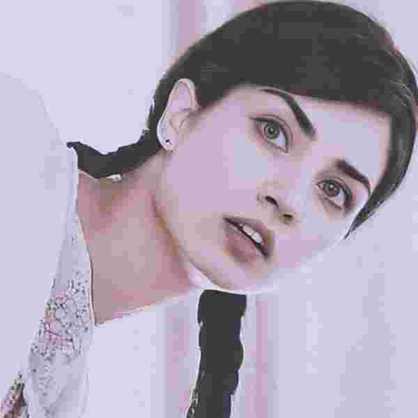 Tuba Büyüküstün takipçilerini eski yıllara götürdü - Resim : 3