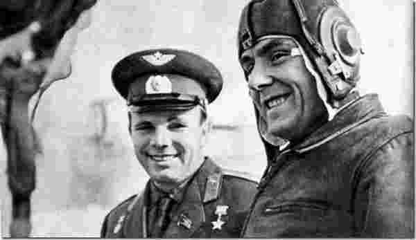 Yuri Gagarin ve Vladimir Komarov