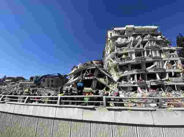 Depremin 12'nci gününde Defne Apartmanı enkazından ses ve ısı alındı