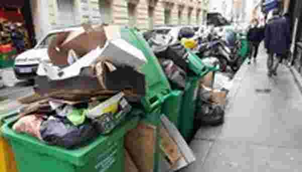 Paris'te binlerce ton çöp birikti: Mezarda emeklilik istemiyoruz