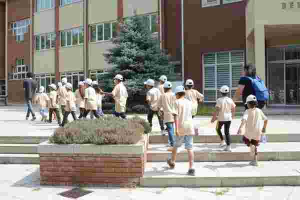 Anadolu Üniversitesi mevsimlik çocuk tarım işçilerini ağırladı
