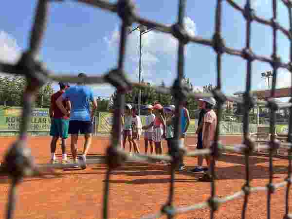 Çocuklar Dra-Masal yöntemiyle tenis ile tanışıyor
