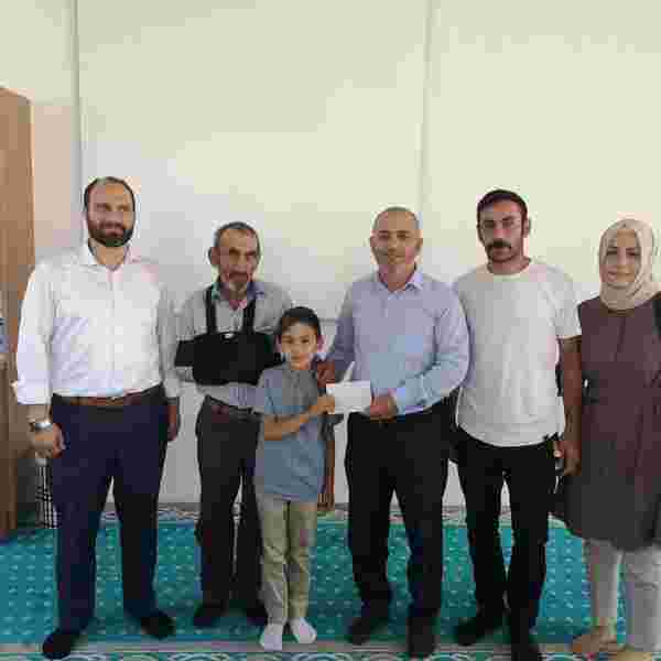 Dereceye giren öğrenciler para ile ödüllendirildi
