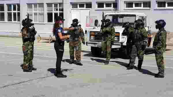 Kadın polis adayları zorlu eğitim sürecinden geçiyor
