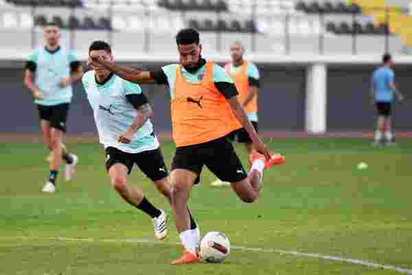 Manisa FK - Tuzlaspor karşılaşmasının saati ve stadı sıcak havadan dolayı değiştirildi
