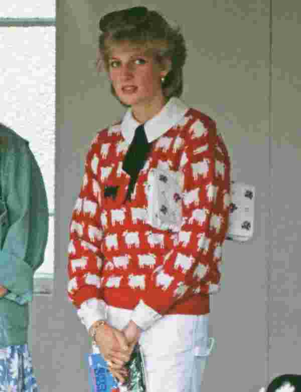 Prenses Diana'nın ikonik kazağı rekor fiyata satıldı - Resim : 2