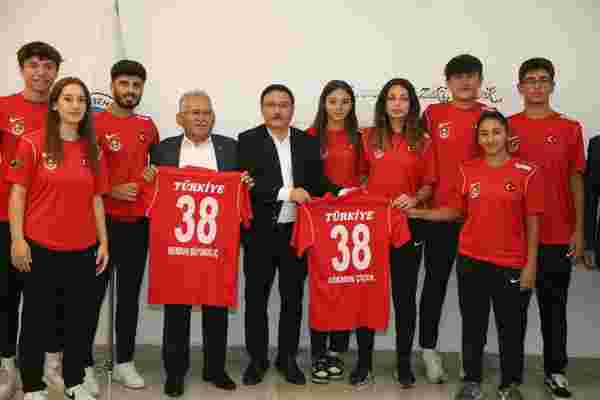 U-18 Beyzbol 5 Milli Takımı Dünya Kupası’na Kayseri’de hazırlanıyor
